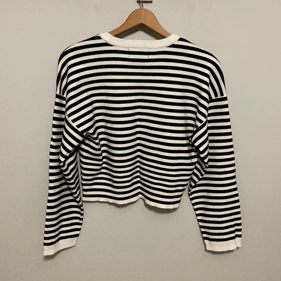 Marled Black and White Striped Long Sleeve Sweater, Size Medium Crewneck - Picture 7 of 7